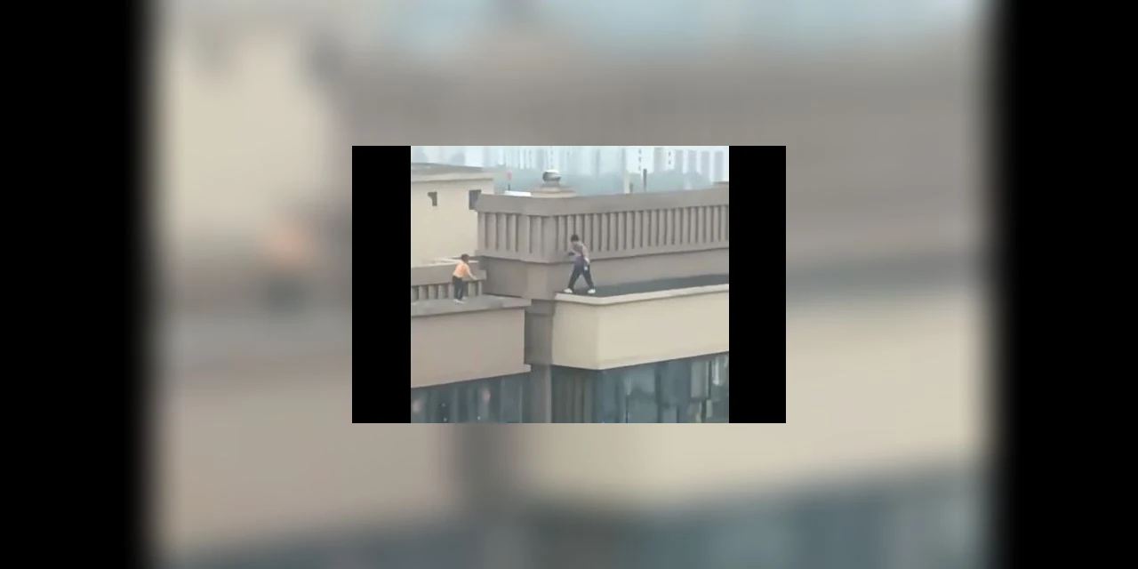 Tenso - Vídeo mostra duas crianças pulando de um prédio para outro