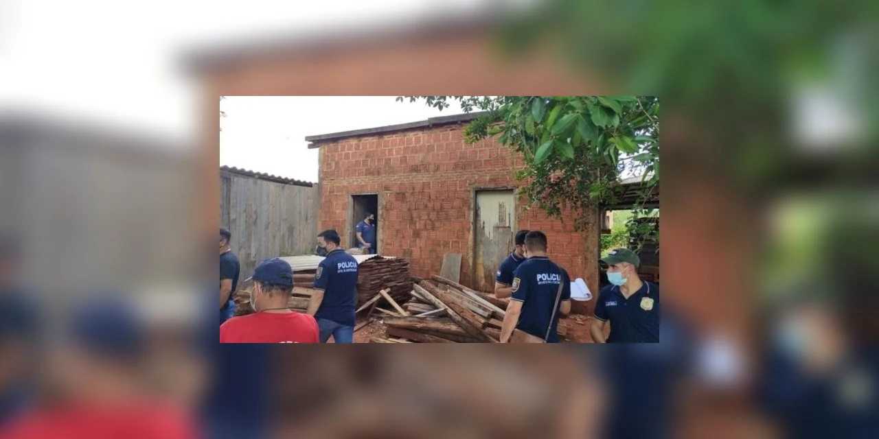 Homem mata esposa e filha e convive com corpos por 4 meses