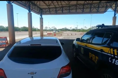 Policia recupera veiculo roubado antes de cruzar a fronteira com Paraguai