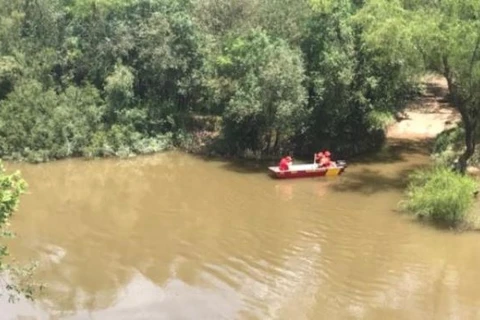Bombeiros fazem buscas por corpo visto boiando no Rio Tibagi; suspeita que seja de pedreiro desaparecido
