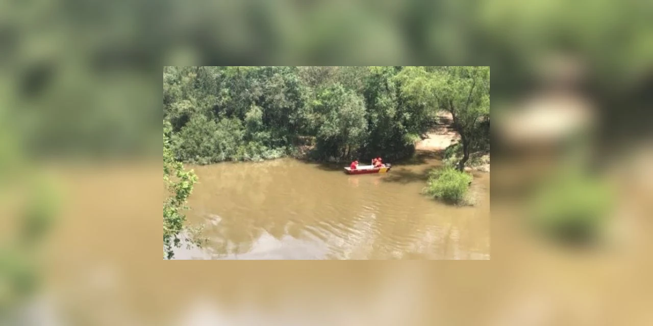 Bombeiros fazem buscas por corpo visto boiando no Rio Tibagi; suspeita que seja de pedreiro desaparecido