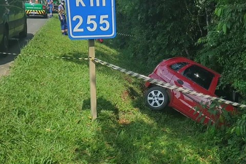 Idoso morre após sofrer mal súbito ao volante e bater carro em rodado de caminhão em  Guamiranga