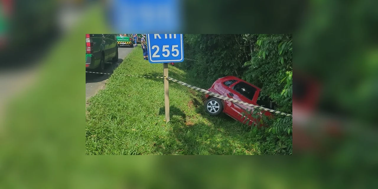 Idoso morre após sofrer mal súbito ao volante e bater carro em rodado de caminhão em  Guamiranga