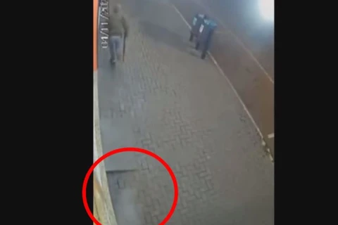 Vulto é flagrado correndo atrás de assaltante morto em confronto com policias