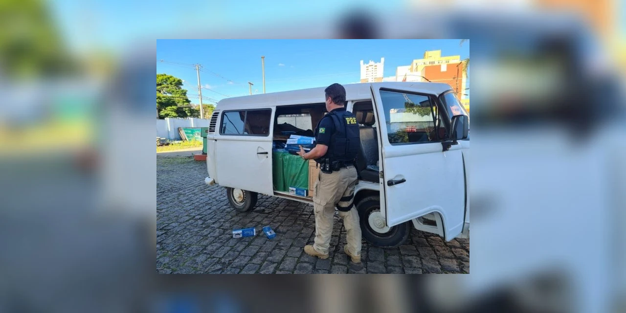 PRF apreende Kombi roubada carregada de cigarros em Ponta Grossa
