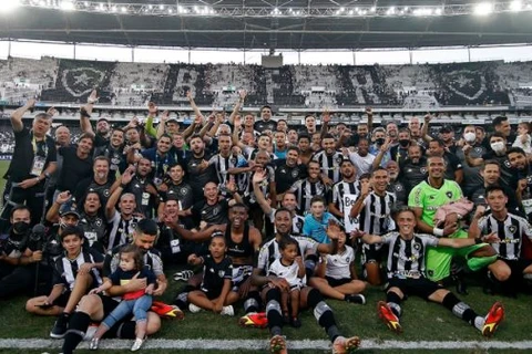 Botafogo vence de virada o Operário e retorna a Série A do Brasileiro