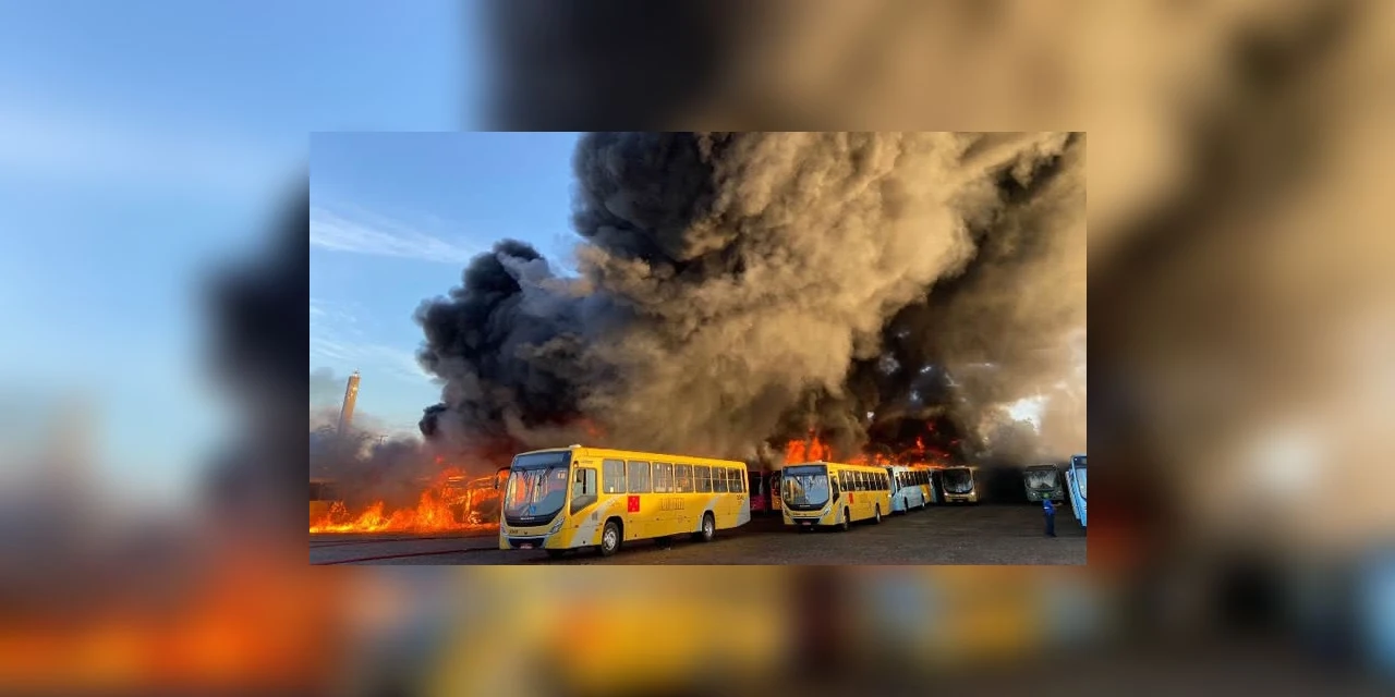Suspeita de incêndio criminoso destrói 52 ônibus em Londrina