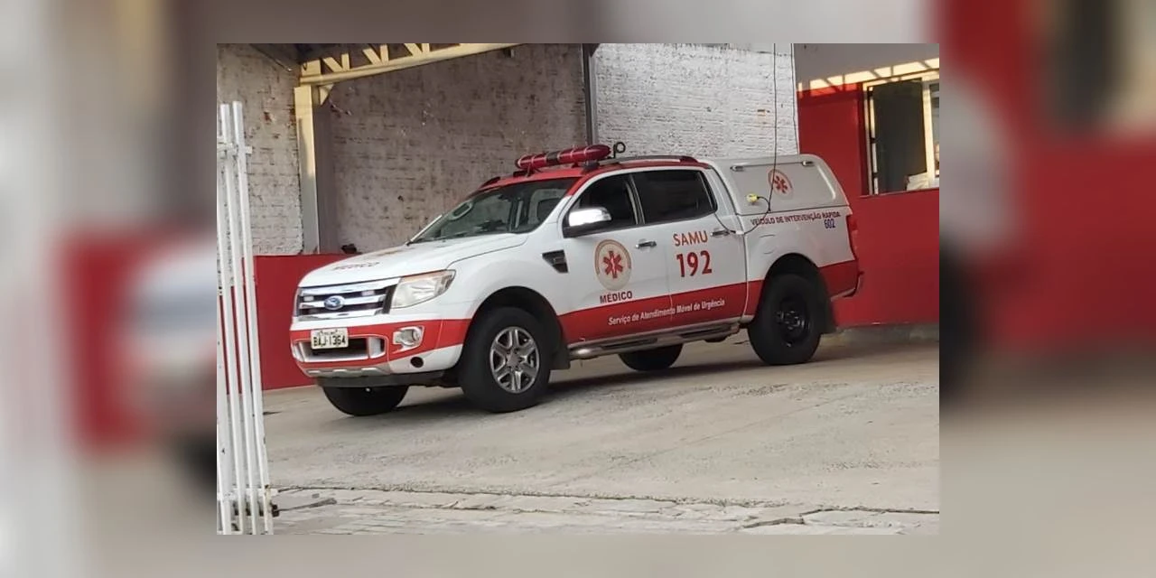 Homem leva facada e é encontrado caído no centro de PG