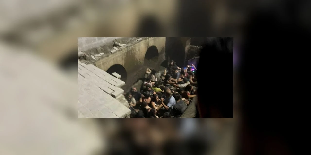 Vídeo - Calçada às margens de rio em Joinville desaba e deixa 33 pessoas feridas