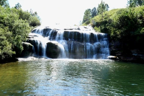 Homem morre afogado ao nadar em cachoeira de Carambeí