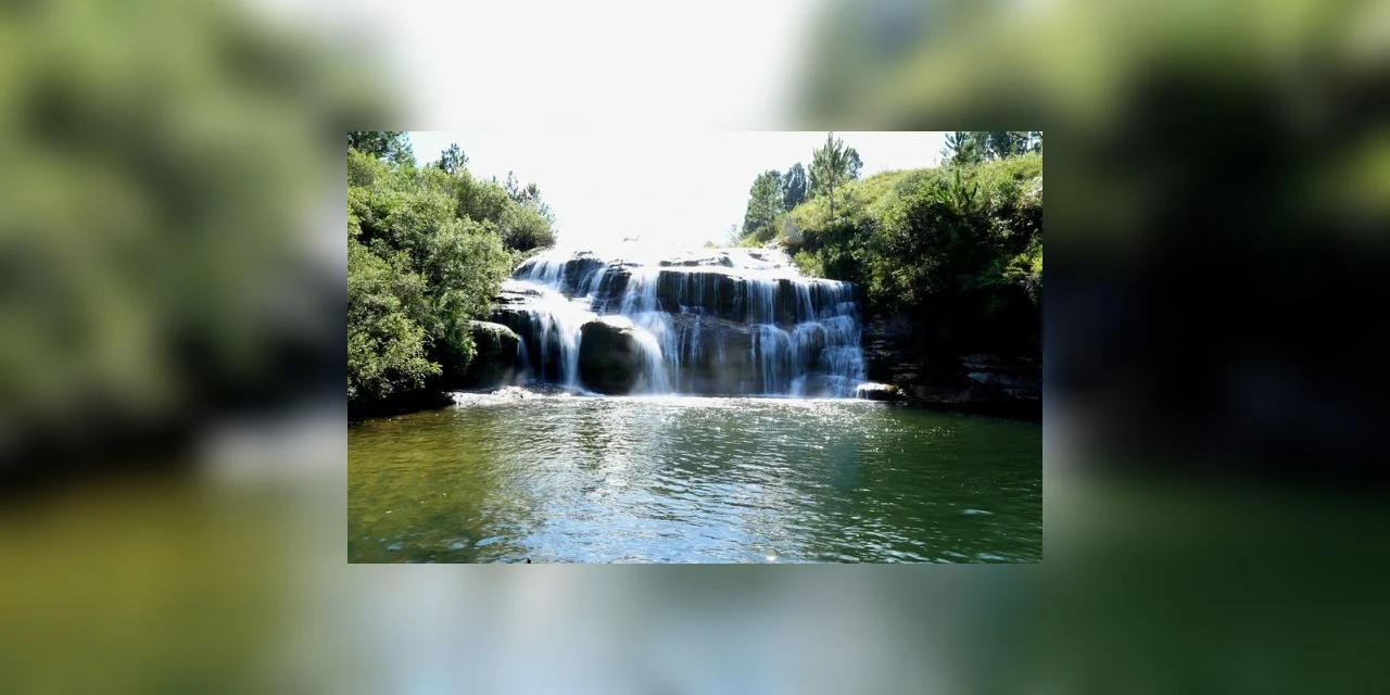 Homem morre afogado ao nadar em cachoeira de Carambeí