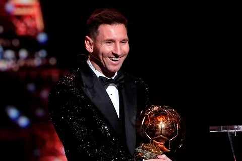 Messi bate recorde e ganha 7ª Bola de Ouro da carreira