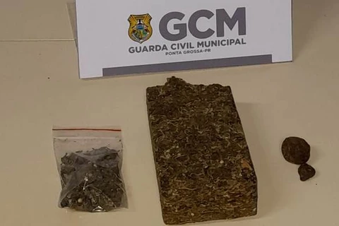 Suspeitos de trafico fogem pelo esgoto ao avistarem viatura da GM, em PG