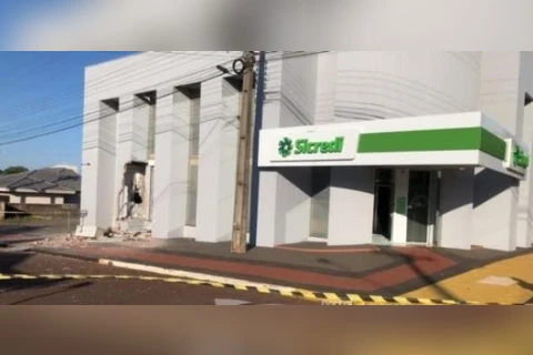 Assaltantes explodem agencia bancaria do Sicredi no interior do Paraná
