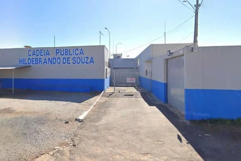 Mulher é presa ao tentar entrar com drogas em presídio de PG