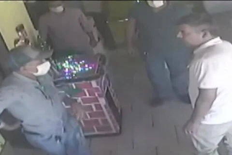 Vídeo mostra irmãos vereadores brigando após votação de projeto no Paraná