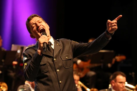 Banda da PM se apresenta no Teatro Guaíra e arrecada mais de 2 toneladas de alimentos