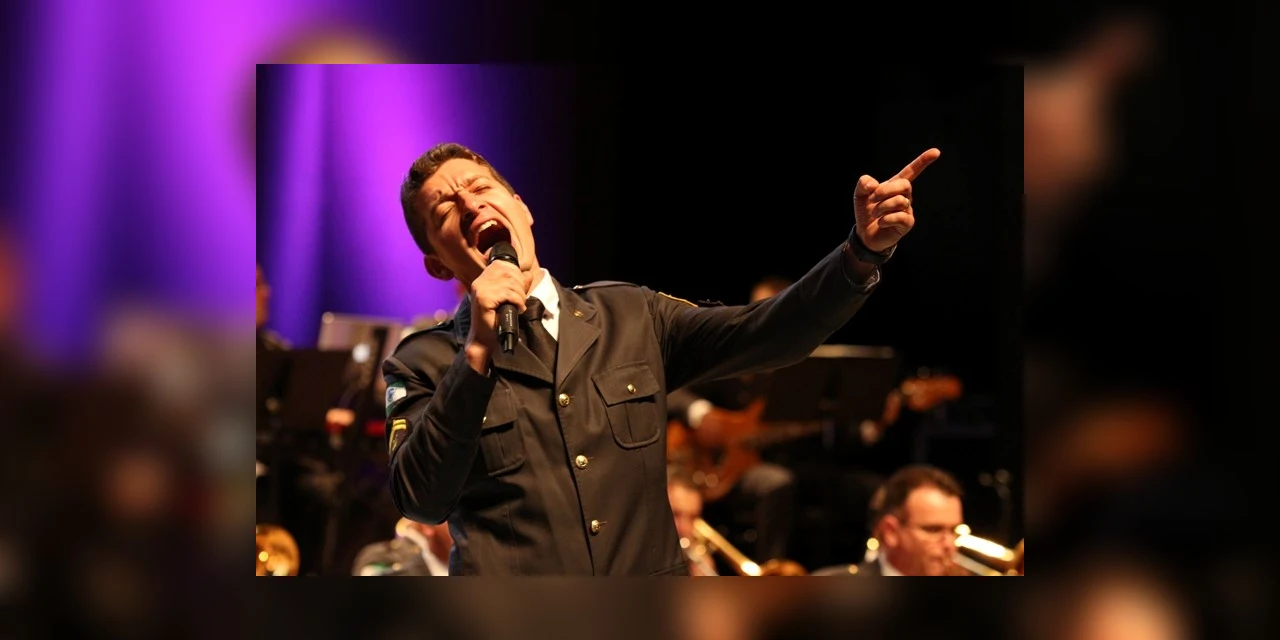 Banda da PM se apresenta no Teatro Guaíra e arrecada mais de 2 toneladas de alimentos