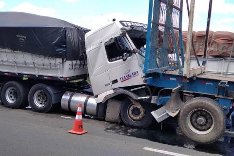 Colisão múltipla causa mais de 3 quilômetros de fila em Ponta Grossa