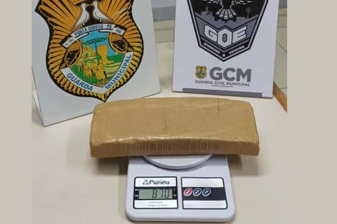 Suspeito de trafico foge e abandona quase 1 Kg de maconha no Contorno