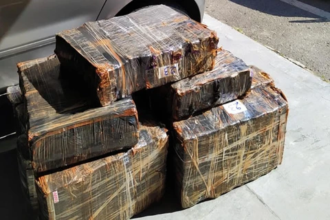 PRF prende jovem com carro roubado e 239 quilos de maconha