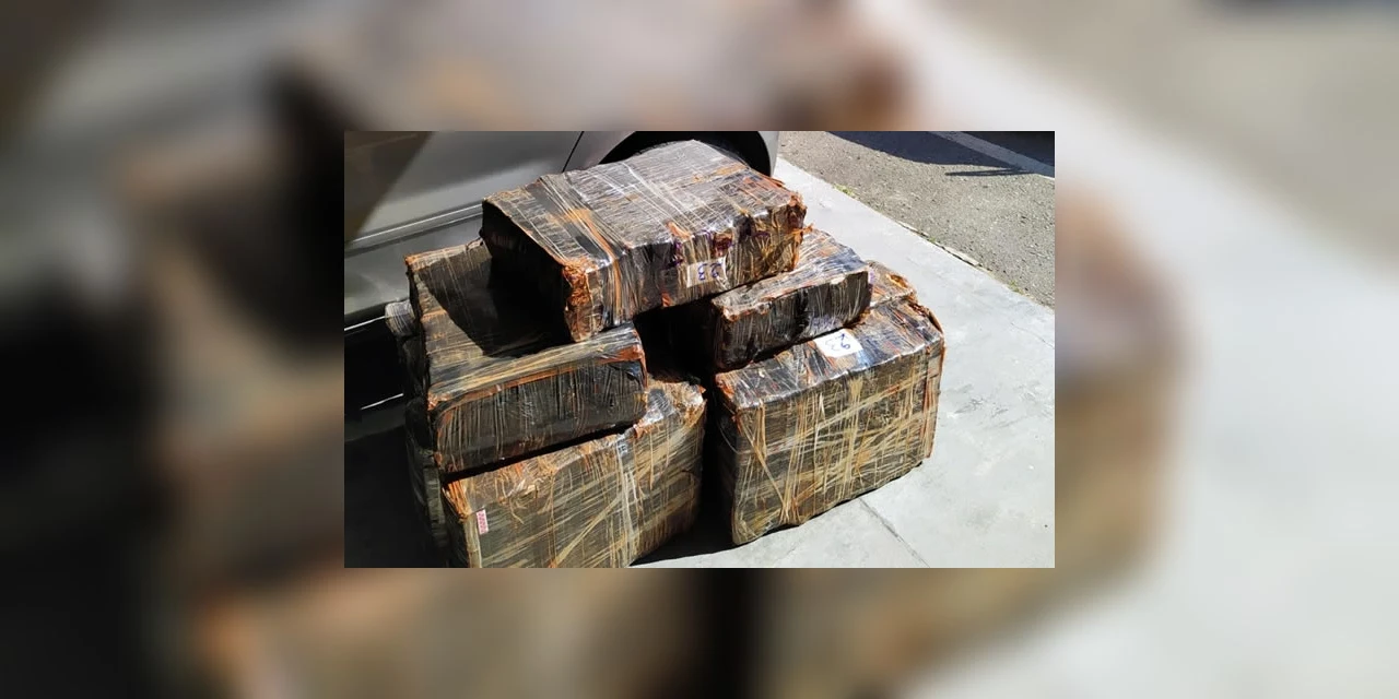 PRF prende jovem com carro roubado e 239 quilos de maconha