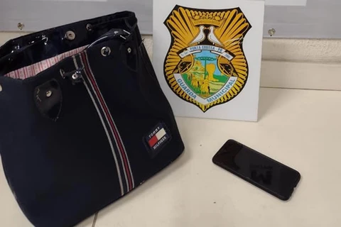Mulher tem a bolsa roubada na madrugada, em PG