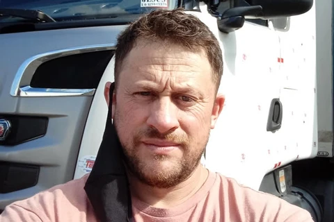 Caminhoneiro é encontrado morto em posto de combustíveis na PR-151