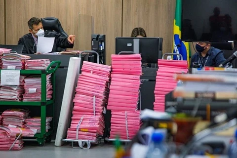 Condenados pelo incêndio na Boate Kiss se apresentam à Justiça e começam a cumprir pena