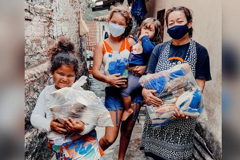 LBV entrega cestas de alimentos para famílias pontagrossenses