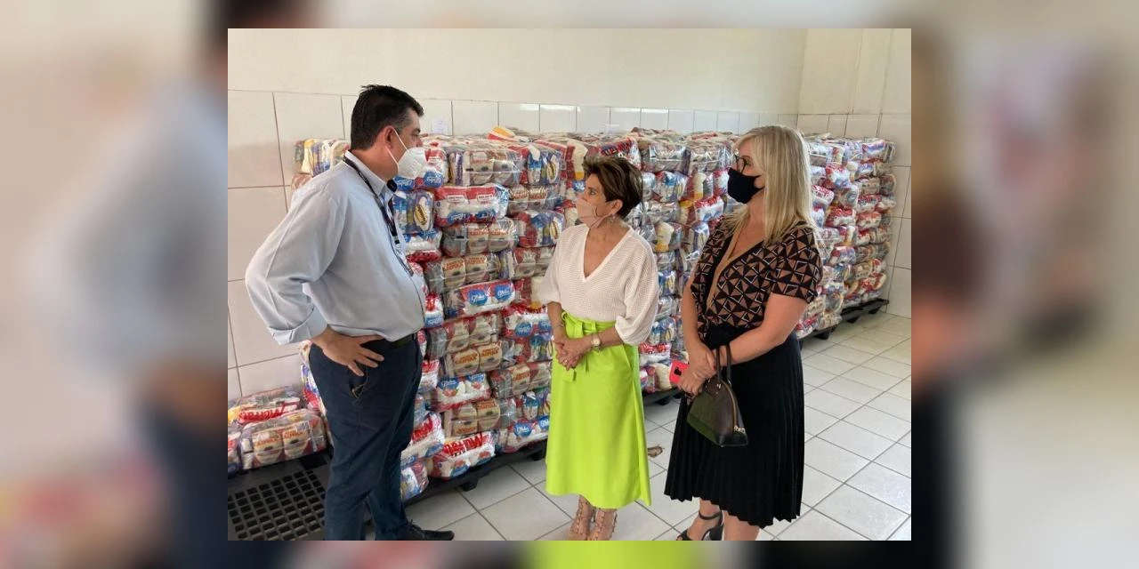 Grupo Muffato doa 11 toneladas em alimentos para Natal Sem Fome