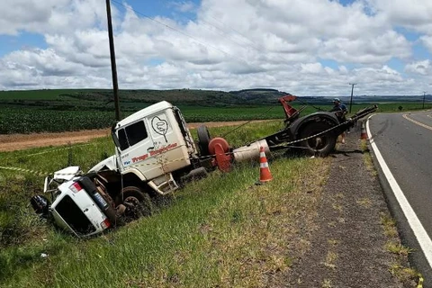 Acidente mata mãe, filho e dois animais de estimação, em Pirai do Sul