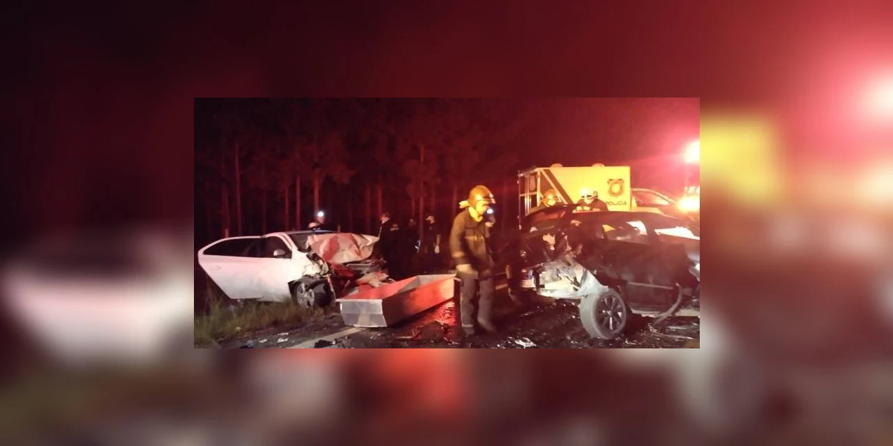 Acidente entre dois automóveis e caminhão deixa seis mortos em Pirai do Sul