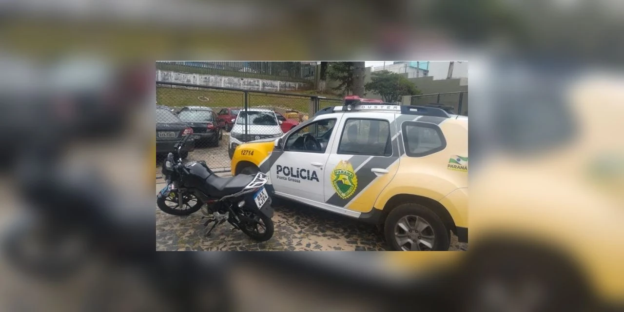Jovem é detido com moto clonada em bairro de PG