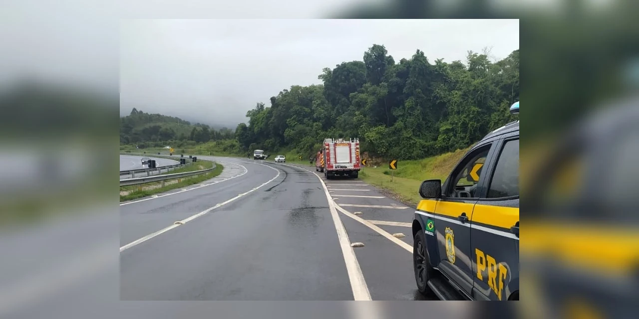 Capotamento de veículo deixa quatro vítimas feridas, em Tibagi