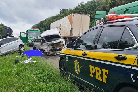 Mulher morre em acidente na BR-373 em Imbituva; outras três pessoas tiveram ferimentos