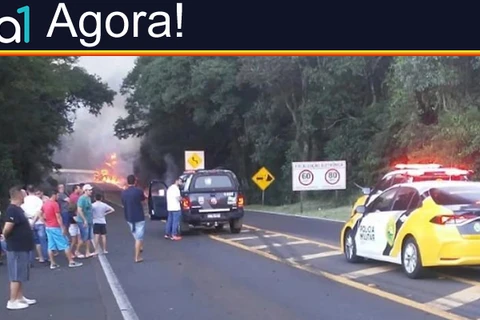 Acidente causa explosão de caminhões na BR-277, no interior do Paraná