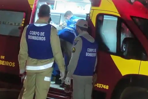 Adolescente de 16 anos é baleado no meio da rua, em PG