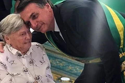 Mãe do Presidente Jair Bolsonaro é sepultada em Eldorado (SP)