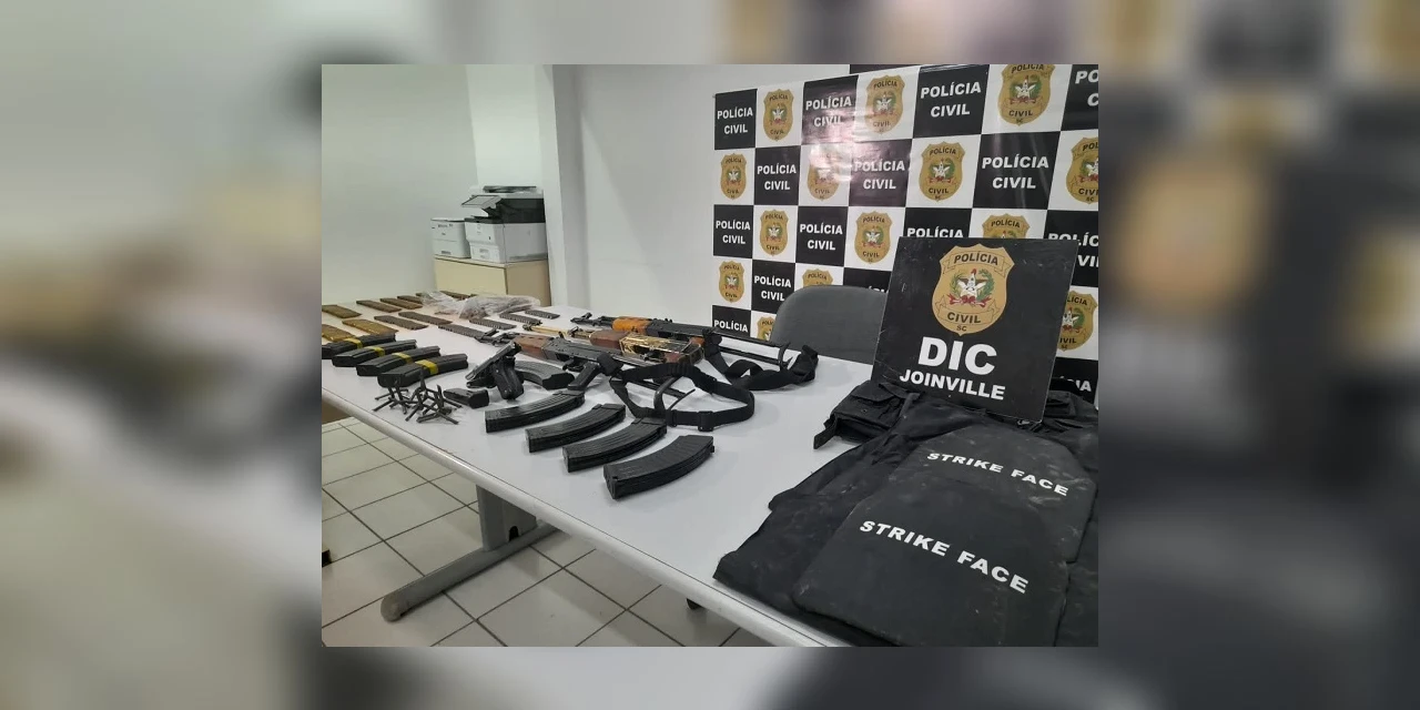 Policia Civil apreende dinamite, fuzis e carros blindados e acredita ter evitado mega assalto na região de Joinville
