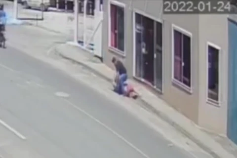 Vídeo mostra briga no centro de São João do Triunfo em plena luz do dia