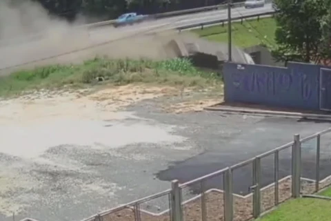 VIDEO! Motorista perde controle de caminhão e despenca de viaduto, em Curitiba