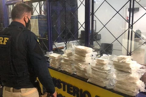 Casal é preso com mais de 30 kg de crack na BR-376, em Tibagi