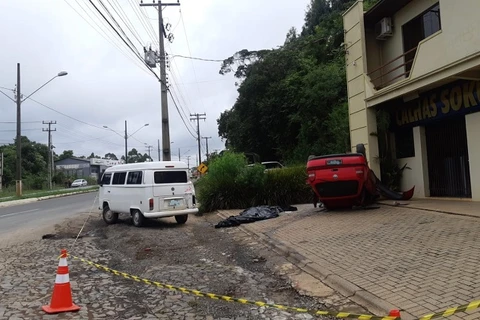 Motorista embriagado invade calçada e mata mulher atropelada, em Irati