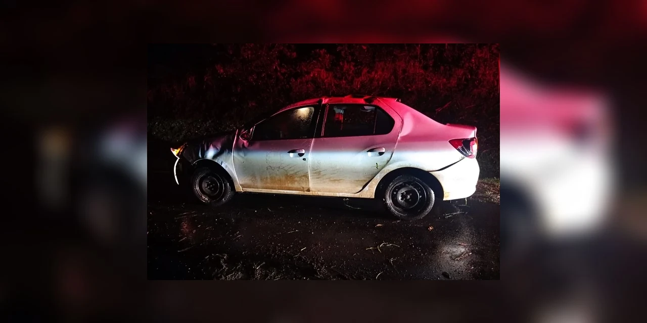 Capotamento na PR-090 em Jaguariaíva deixa uma pessoa com ferimentos