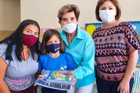 32 mil alunos da rede municipal de PG recebem novos materiais escolares