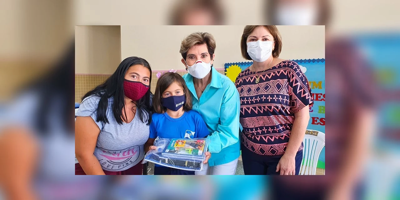 32 mil alunos da rede municipal de PG recebem novos materiais escolares