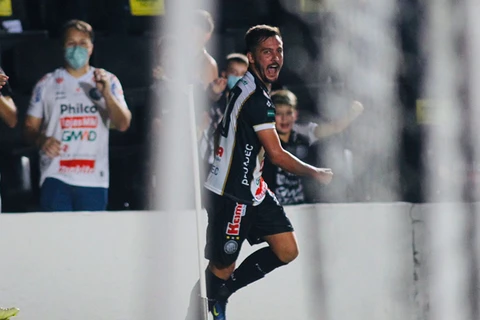 Operário deixa escapar a vitória mas segue líder do Paranaense