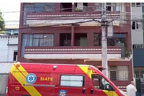 Jovem se pendura em sacada para fugir de marido no centro de Curitiba