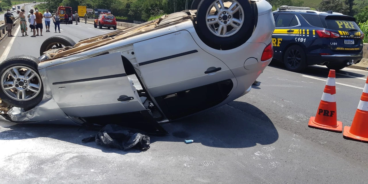 Mulher dirigindo veículo sem CNH causa acidente na BR-376; diz polícia